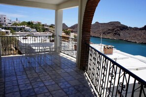 Apartamento Confort, 1 habitación, vistas al mar, mirando al mar | Balcón