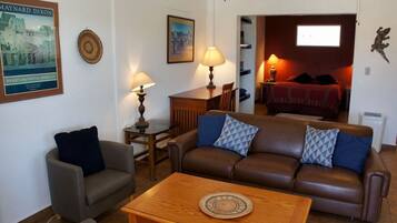 Comfort Apartment, 1 Bedroom, Ocean View, Sea Facing | Living room | DVD player