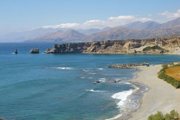 Beach nearby - Villa in Agia Galini with Pool Views (Agia Galini)