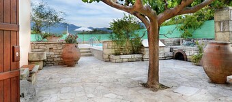 Villa in Crete with Vineyard Experience