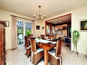 Dining - Chic Holiday Home in Durbuy with Sauna (Barvaux sur Ourthe)
