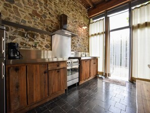 Fridge, microwave, stovetop, coffee/tea maker - Farmhouse in Pyrenees with Pool (Terrou)