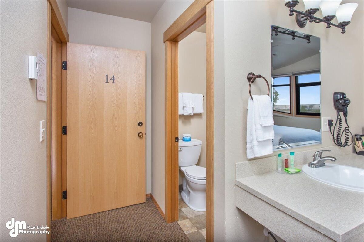 basic room, 2 queen beds | desk, free wifi, bed sheets