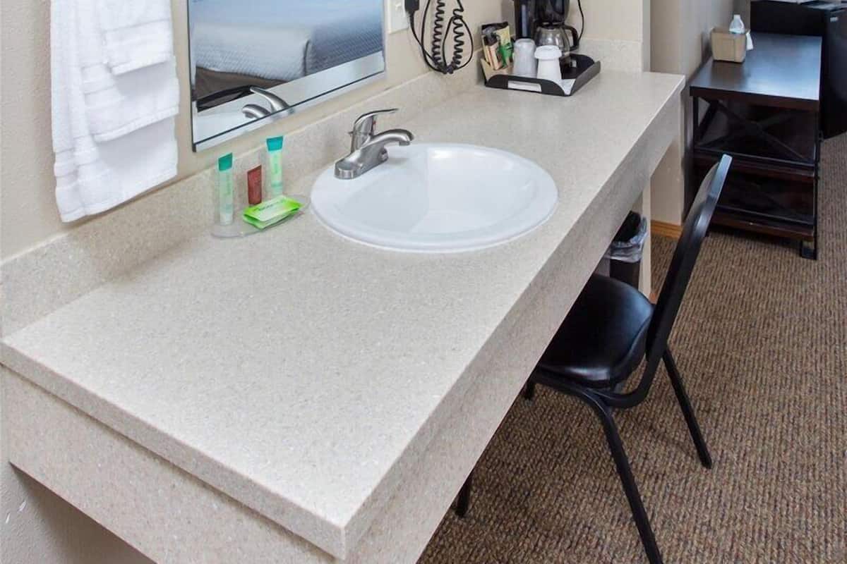 basic room, 2 queen beds | desk, free wifi, bed sheets