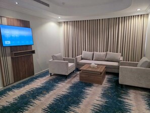 32-inch LCD TV with satellite channels, TV - Julanar Alsharq Suites  (Jeddah)