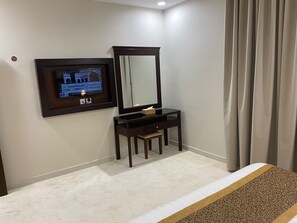Colchones con acolchado adicional, caja fuerte, cortinas opacas