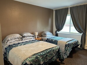 经济开间, 多张床, 私人浴室, 一层 | 高档床上用品、办公桌、隔音、免费 WiFi