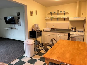 Basic Apartment, 1 Bedroom, Bathtub, Mountain View | Premium bedding, desk, soundproofing, free WiFi