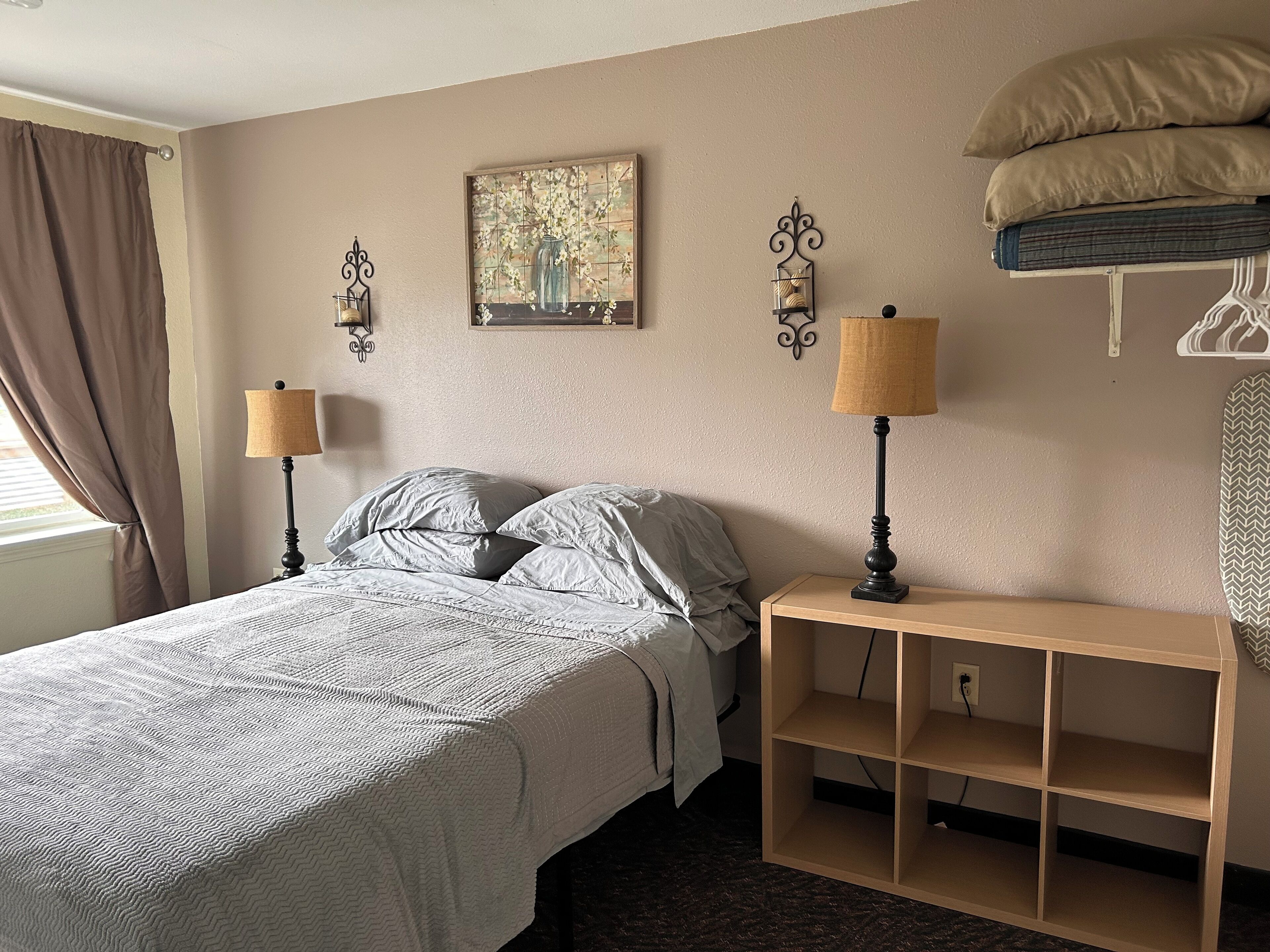 Basic Apartment, 1 Bedroom, Bathtub, Mountain View | Premium bedding, desk, soundproofing, free WiFi