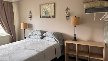Basic Apartment, 1 Bedroom, Bathtub, Mountain View | Premium bedding, desk, soundproofing, free WiFi