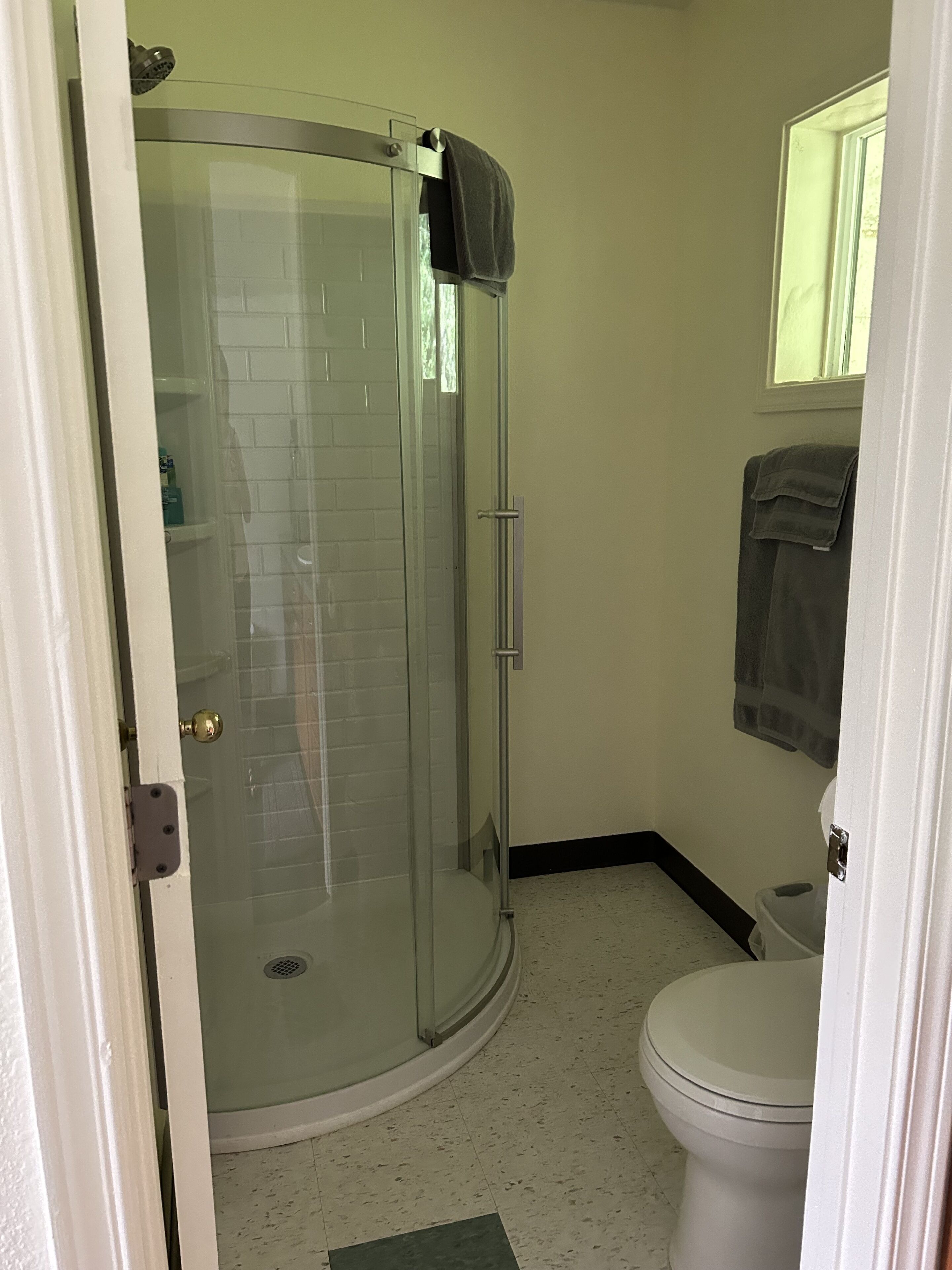 Studio Économique, 2 lits doubles, salle de bains privée, rez-de-chaussée | Literie de qualité supérieure, bureau, chambres insonorisées