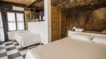 Triple Room | Minibar, in-room safe, rollaway beds, free WiFi