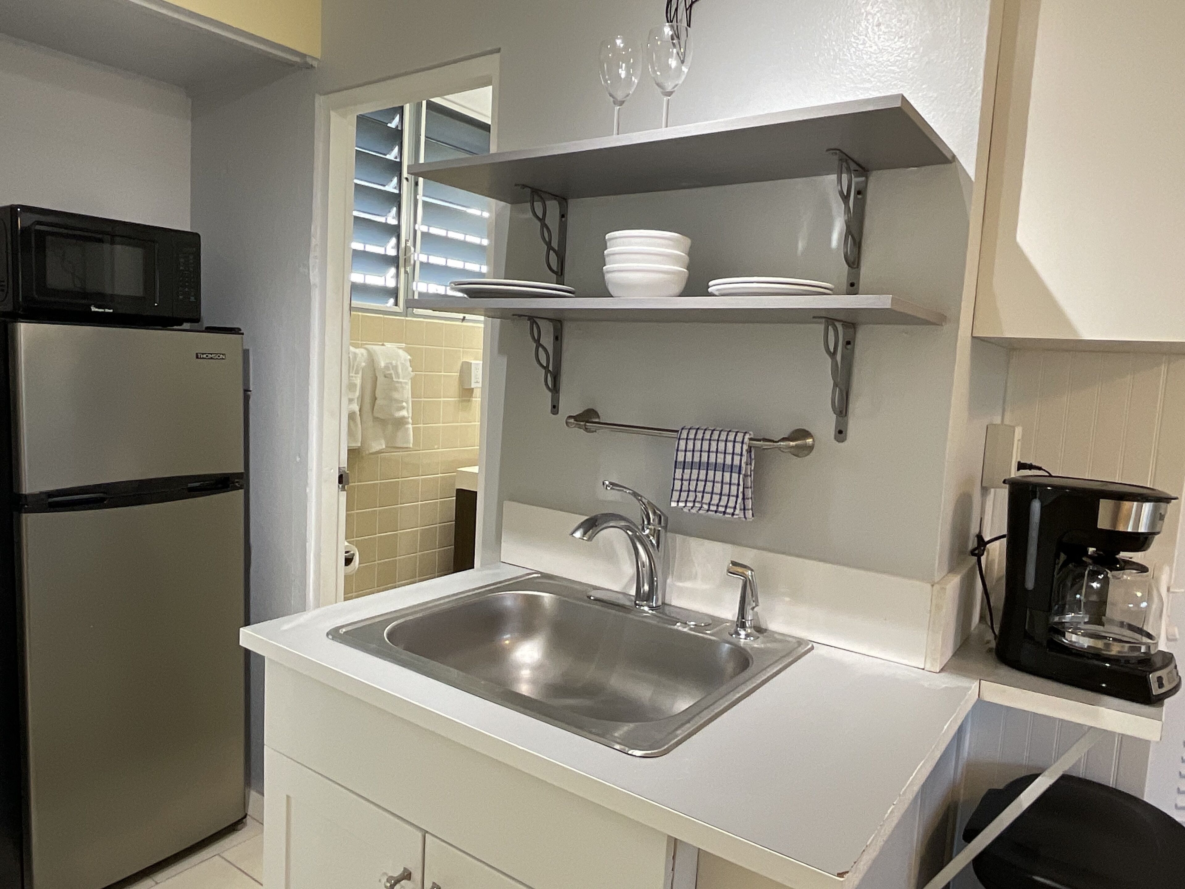 courtyard single | private kitchen | microwave, coffee/tea maker