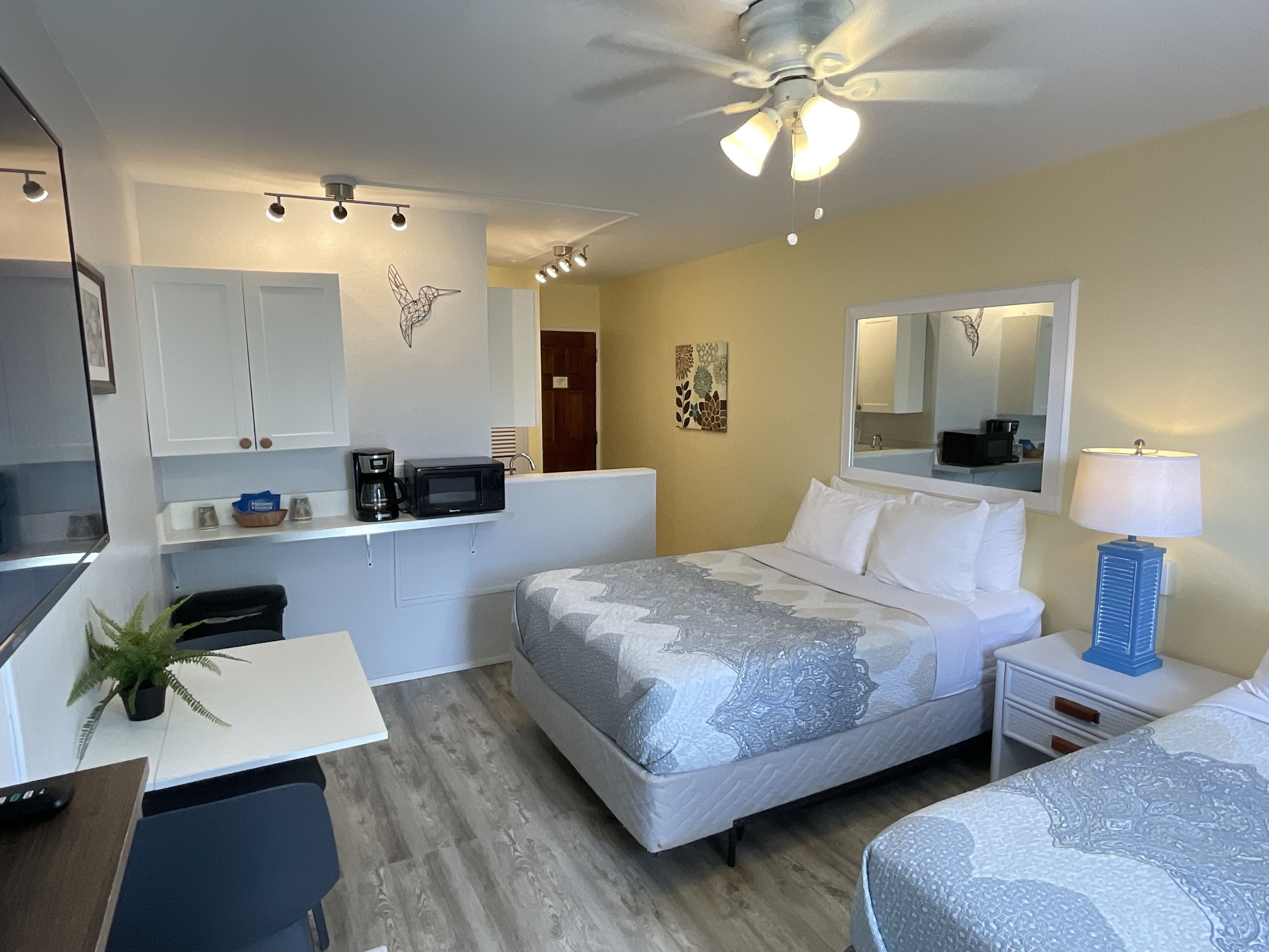 Courtyard Double | Tabla de planchar con plancha, wifi gratis, ropa de cama