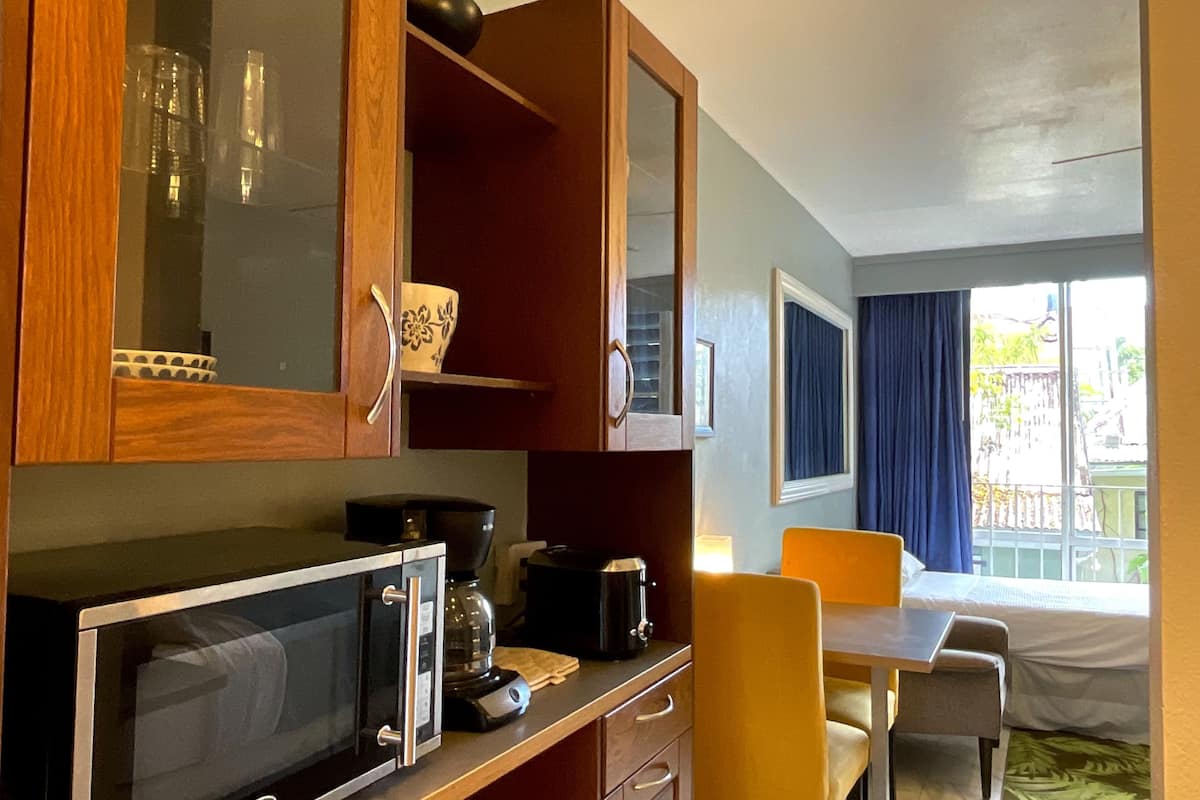 courtyard queen | living area | 43-inch smart tv with digital channels, tv, streaming services