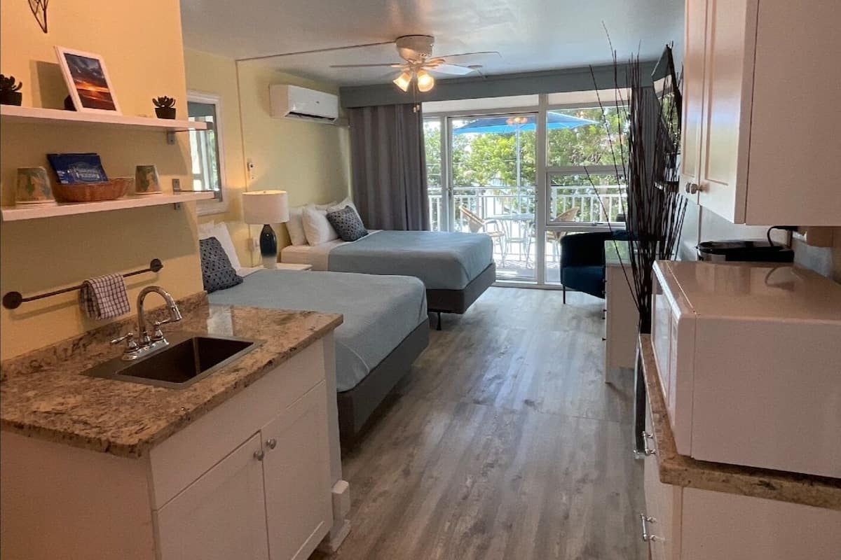 Iron/ironing board, free WiFi, bed sheets