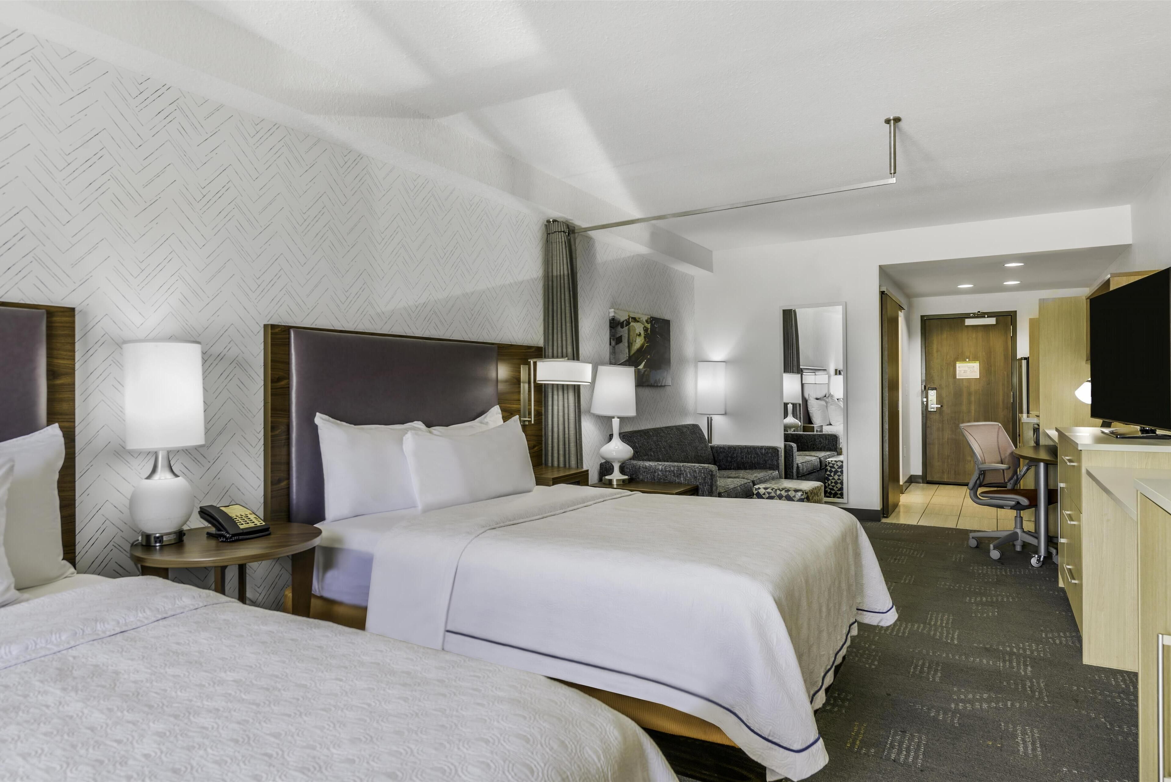 studio, 2 queen beds, non smoking | living area | lcd tv