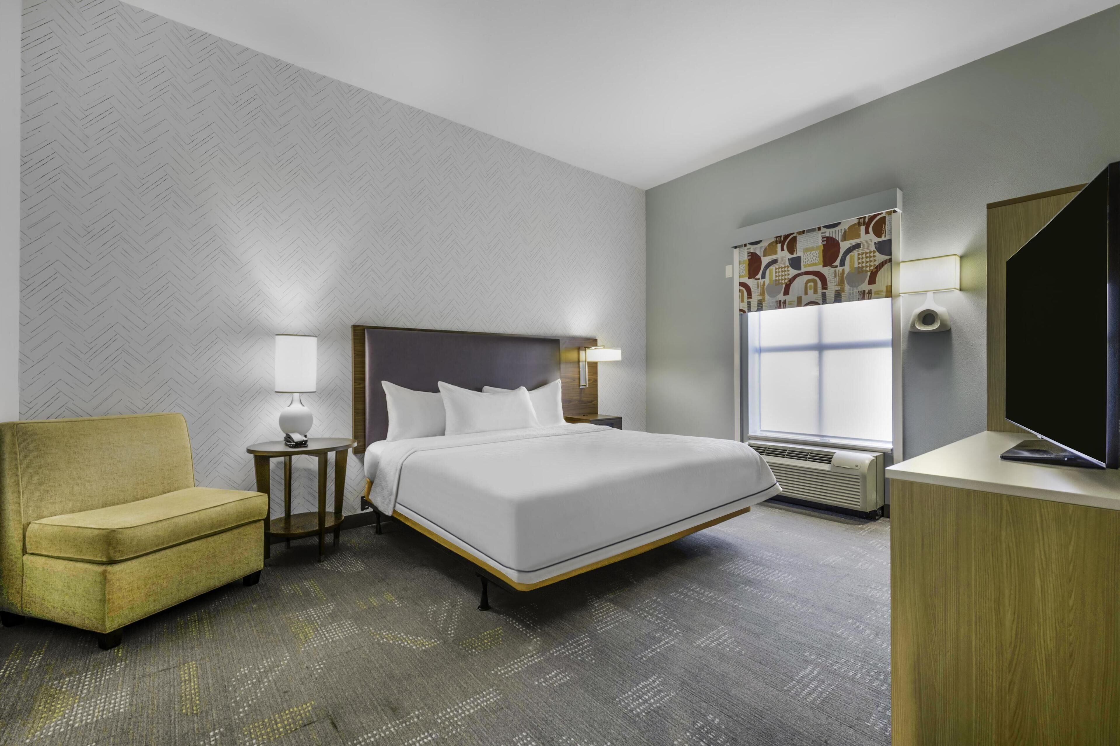 suite, 1 bedroom, non smoking | desk, iron/ironing board, free wifi, bed sheets