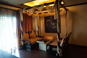 Suite Room | Living area