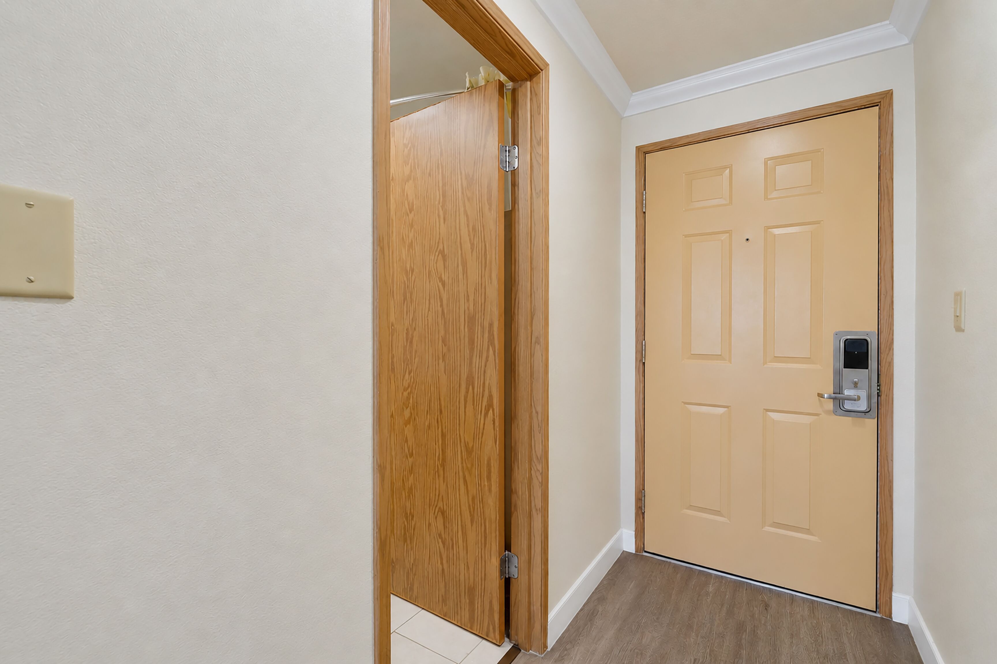 Quarto, 1 cama Queen | Roupas de cama premium, escrivaninha, Wi-Fi de cortesia