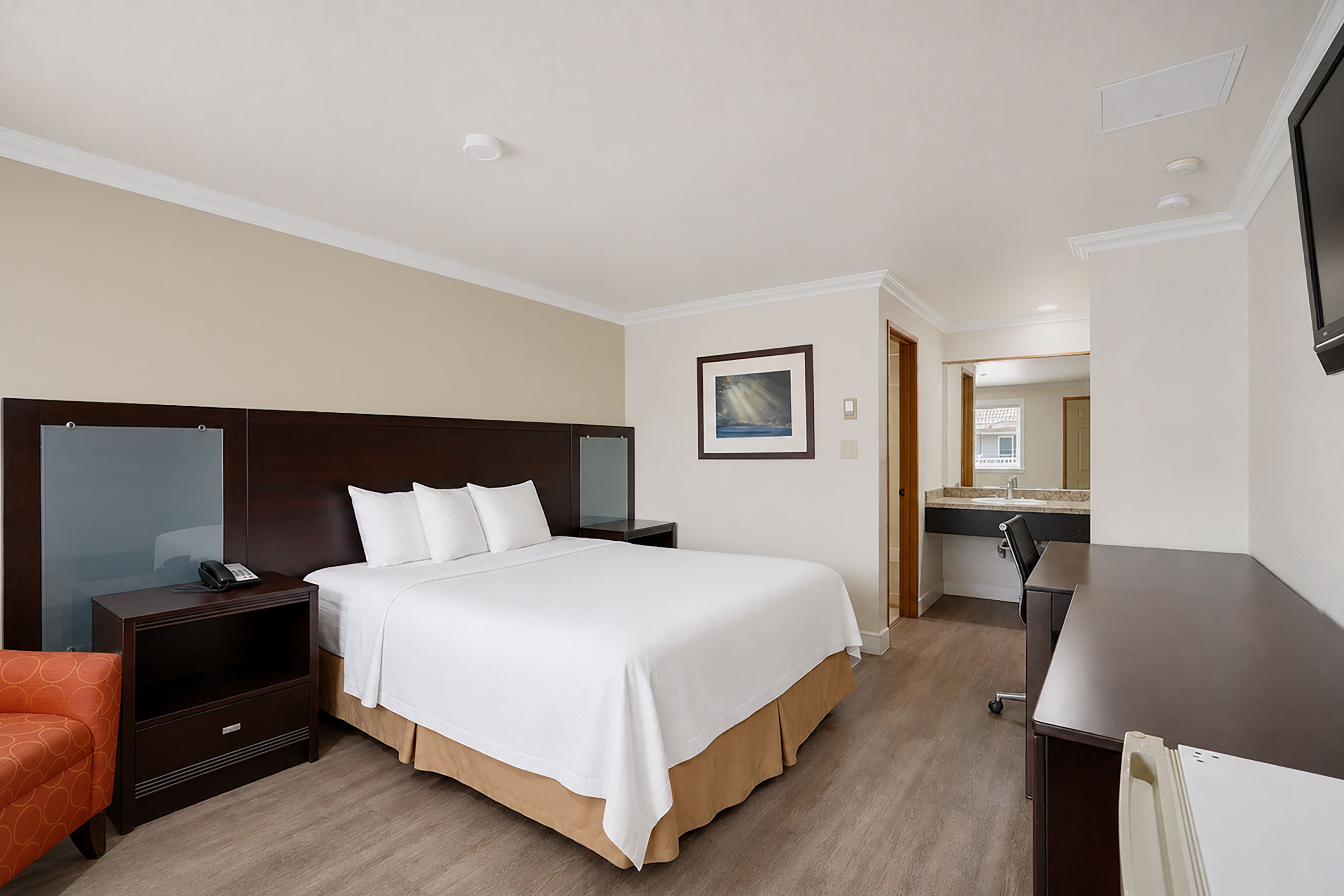 Kamer, 1 queensize bed | Luxe beddengoed, een bureau, gratis wifi