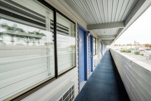 Lobby - Budget Inn Corcoran Near Tulare CA 43 (Corcoran)