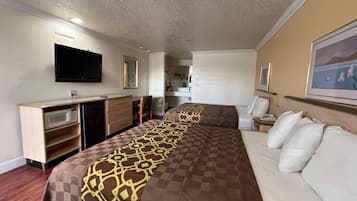 Quarto, 2 camas Queen | Roupas de cama premium, escrivaninha, Wi-Fi de cortesia