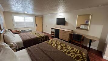 Habitació, 2 llits de matrimoni | Roba de llit d'alta qualitat, escriptori i wifi gratuïta