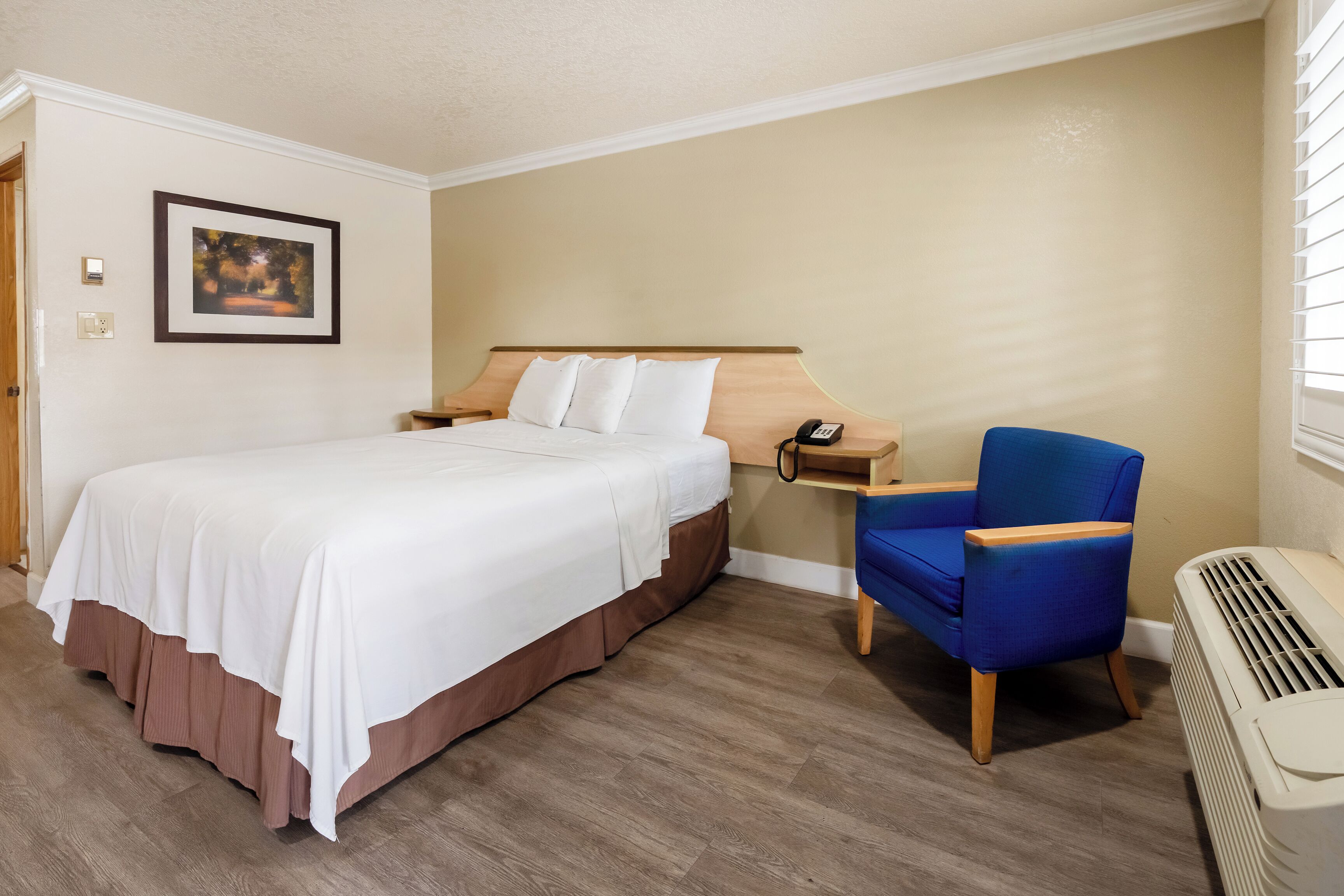 Room, 1 King Bed | Premium bedding, desk, free WiFi