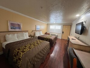 Premium bedding, desk, free WiFi