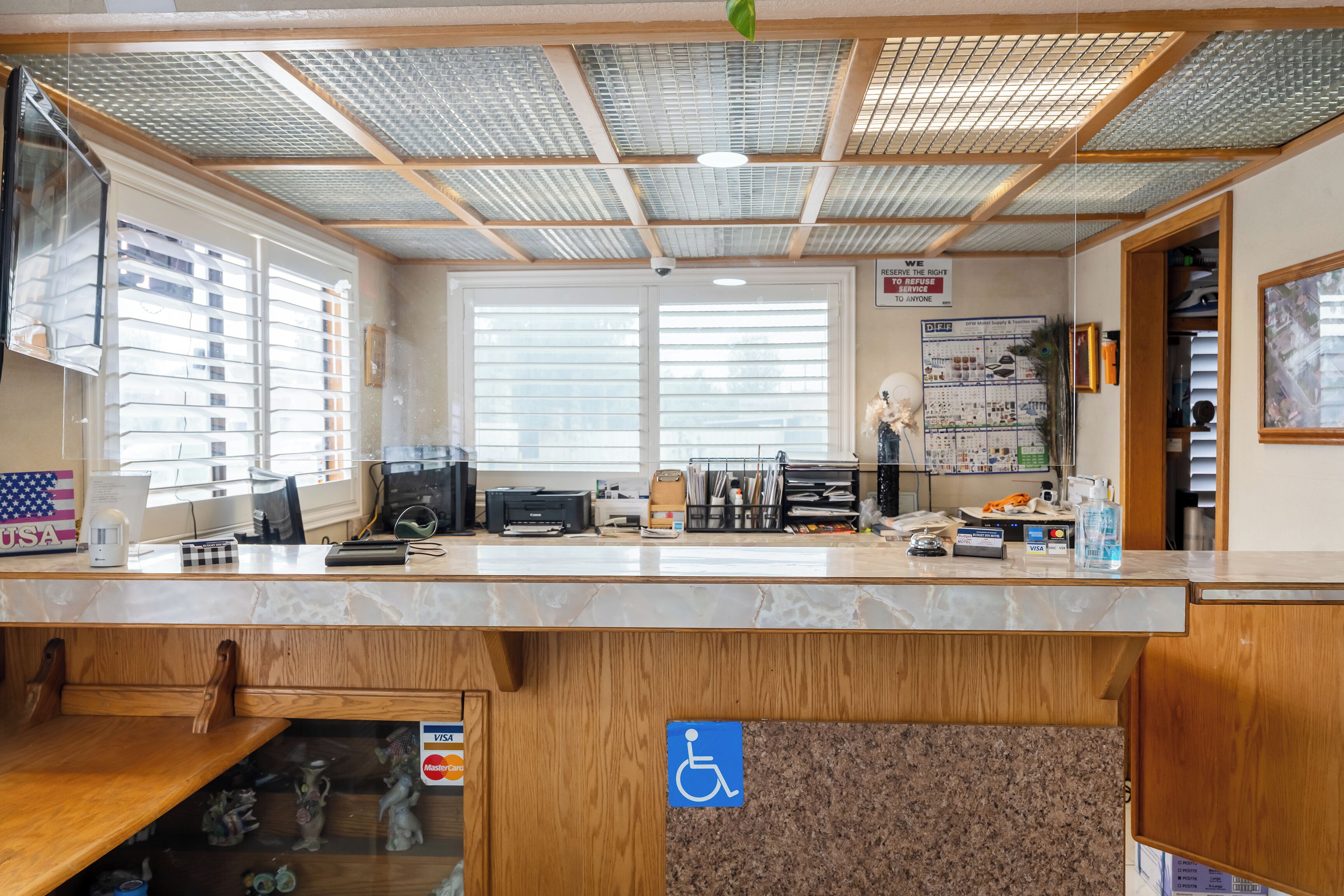 ฝ่ายต้อนรับ