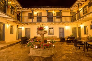 Front of property – evening/night - El Truco Boutique Hotel (Cusco)