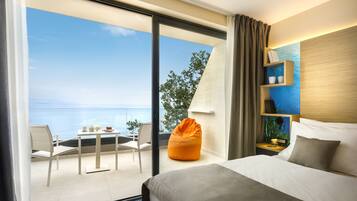 Habitación superior con 2 camas individuales, balcón, vistas al mar (with extra bed) | Vistas al mar