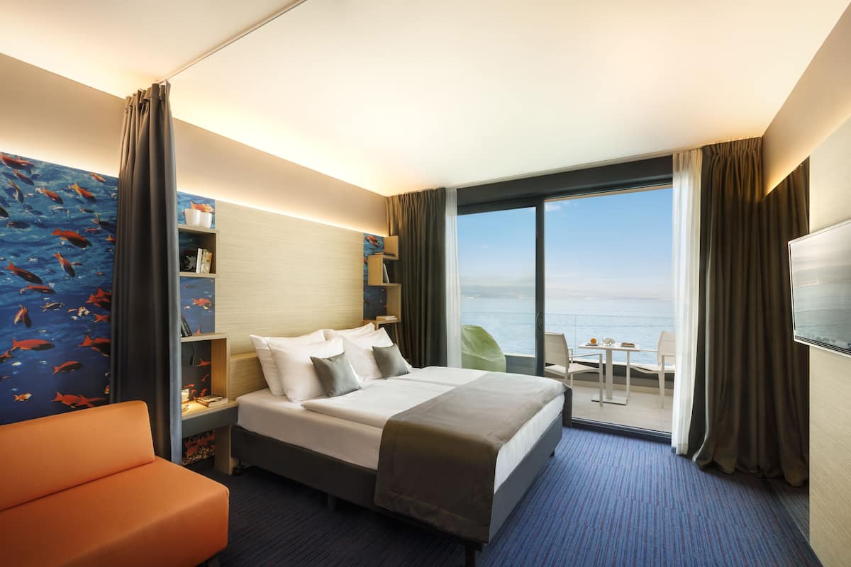 1 bedroom, hypo-allergenic bedding, minibar, in-room safe