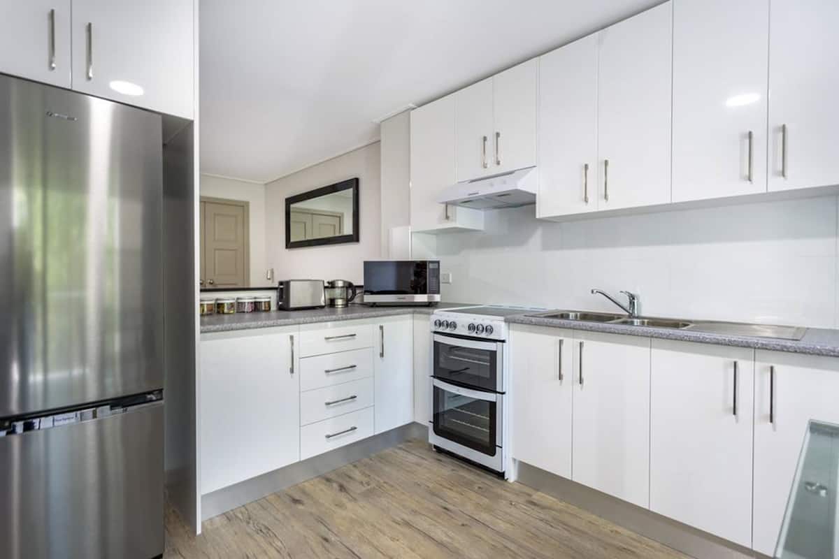 standard studio, 1 bedroom | private kitchen | fridge, microwave, oven, stovetop