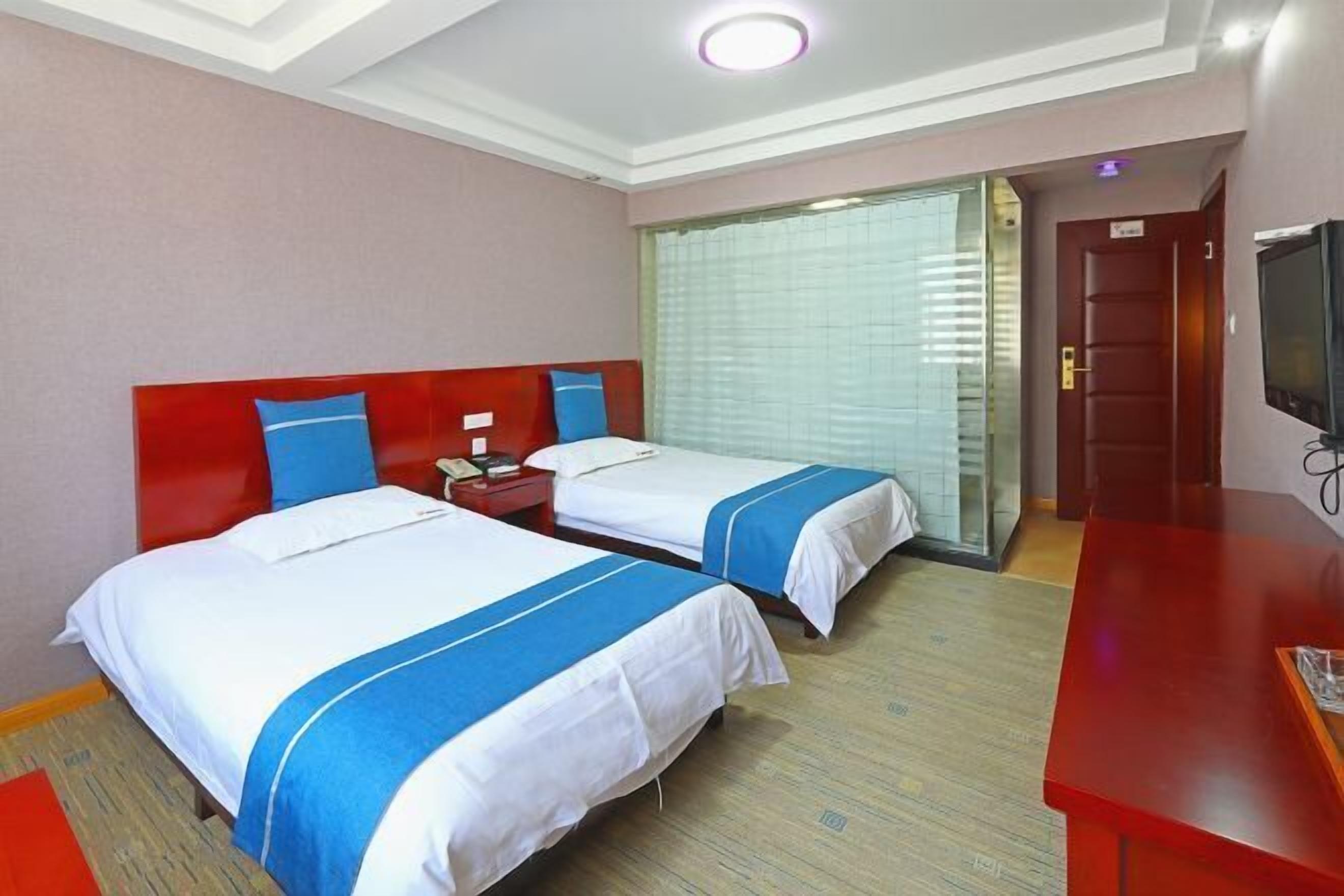 Minibar, desk, blackout curtains, rollaway beds