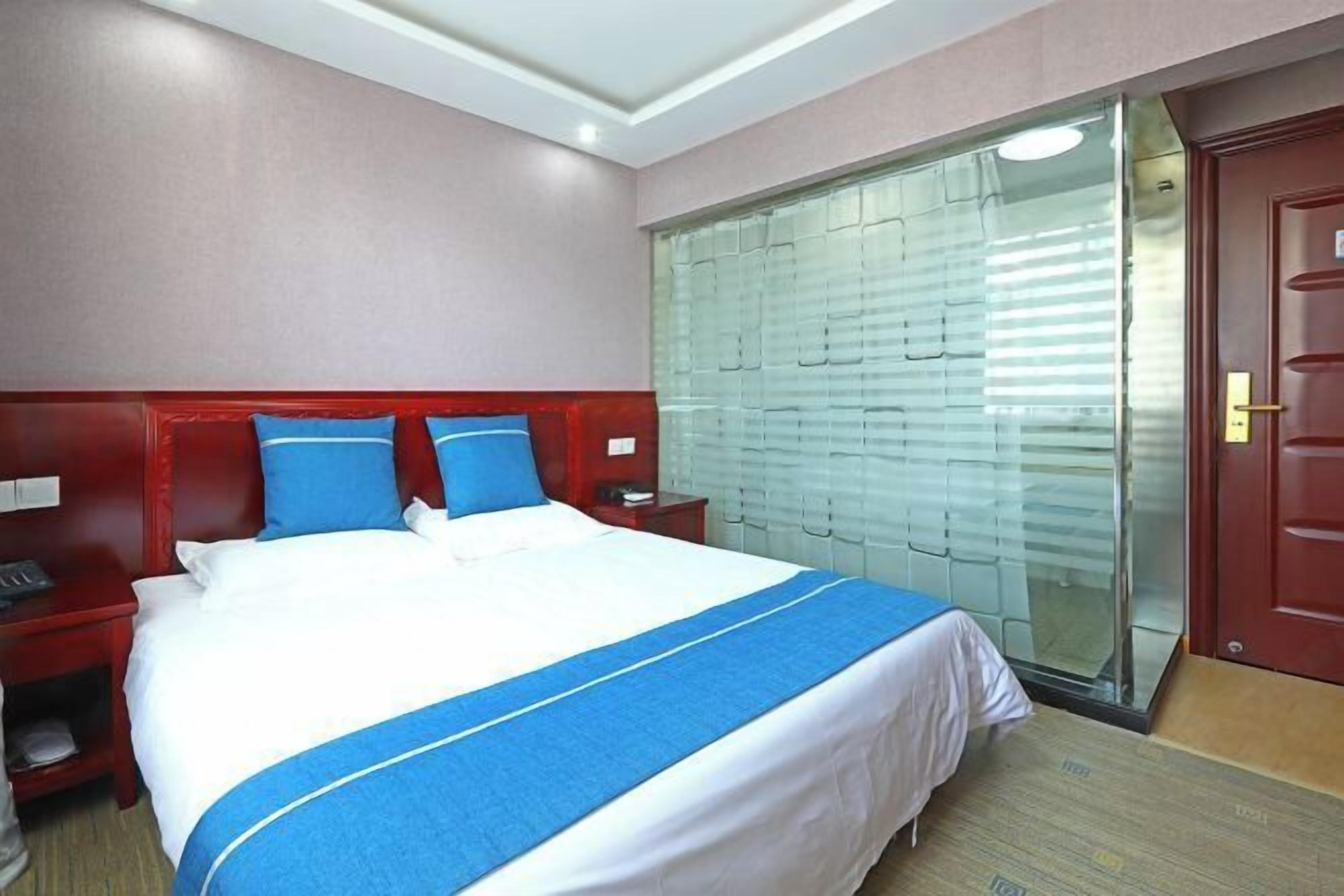 Minibar, desk, blackout curtains, rollaway beds