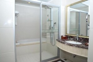 Combined shower/bathtub, free toiletries, hair dryer, bathrobes