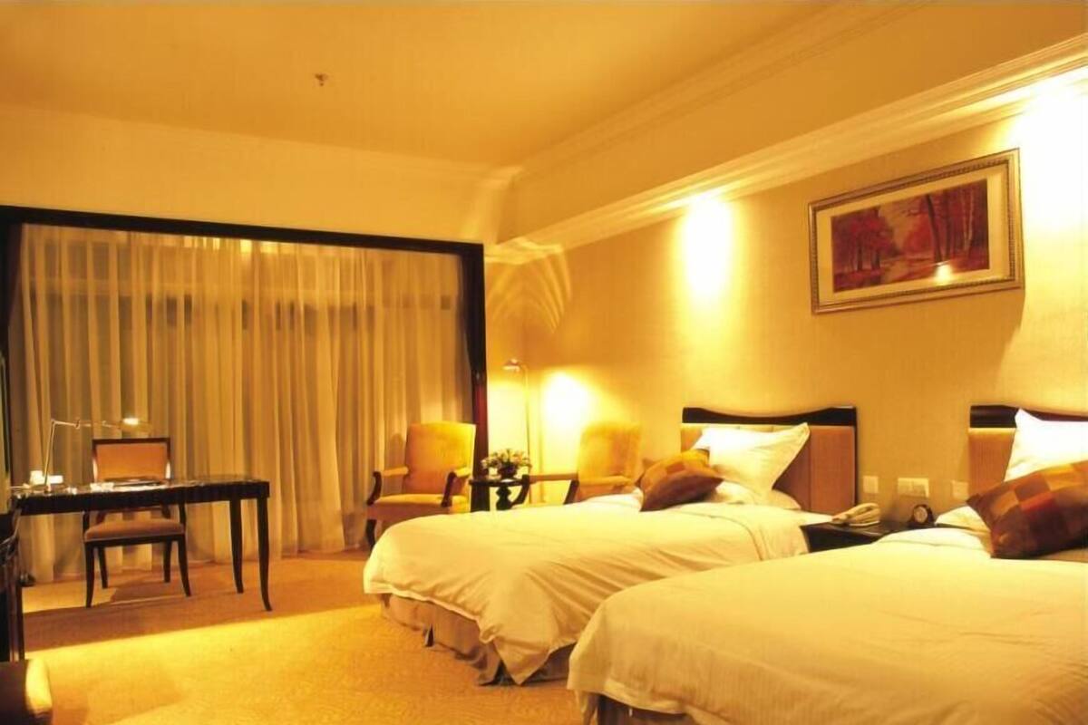 Superior Room, 2 Single Beds | In-room safe, desk, blackout curtains, rollaway beds