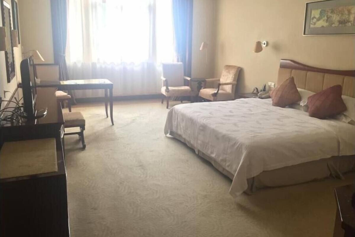 Superior Room, 1 King Bed | In-room safe, desk, blackout curtains, rollaway beds