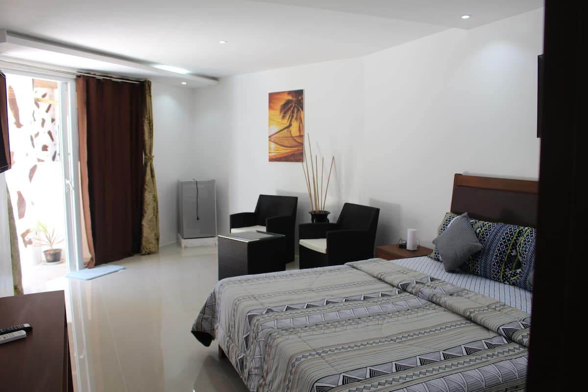 Deluxe Double Room, Partial Ocean View, Beachfront | Bed sheets
