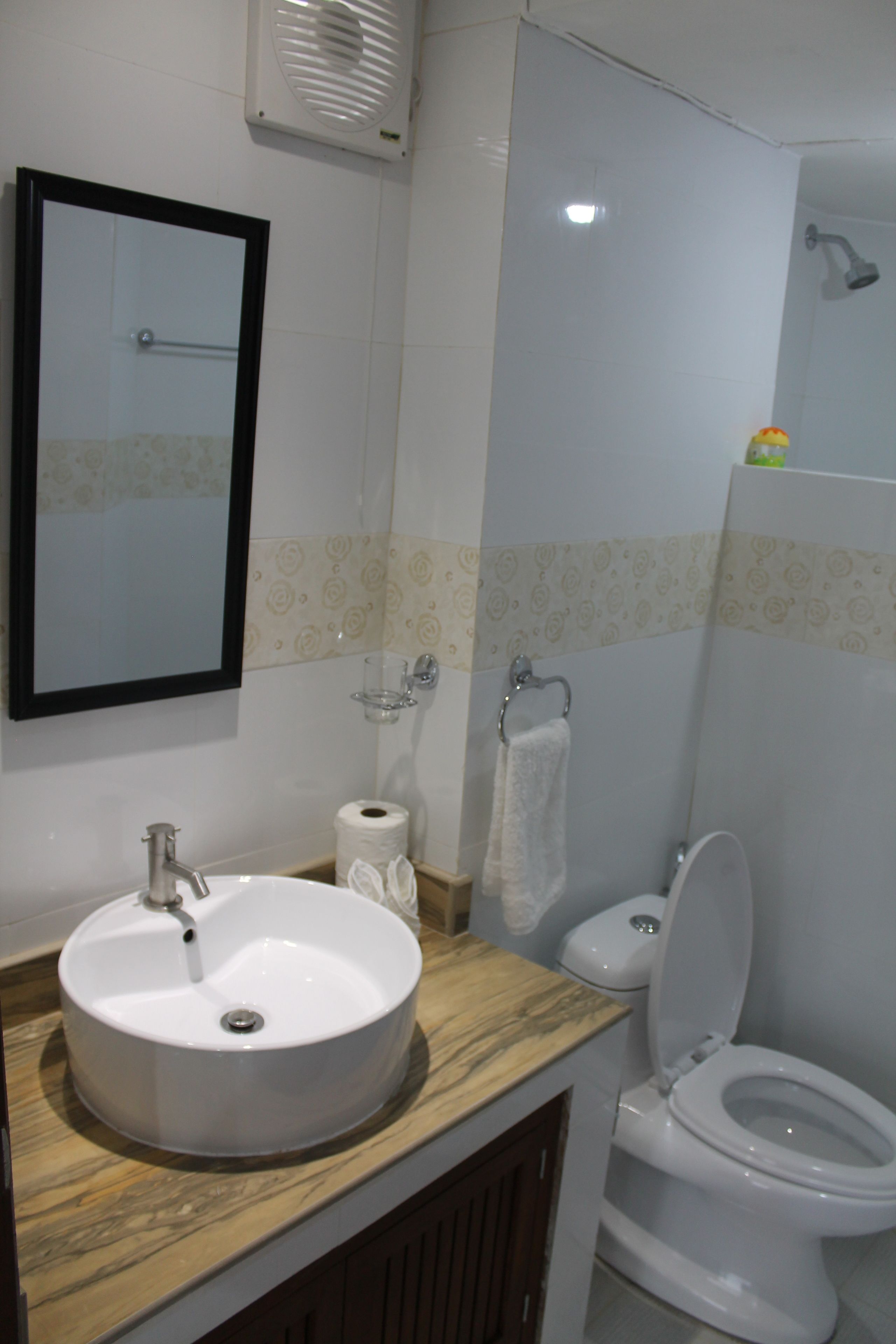 deluxe double room, ground floor | bathroom | shower, towels
