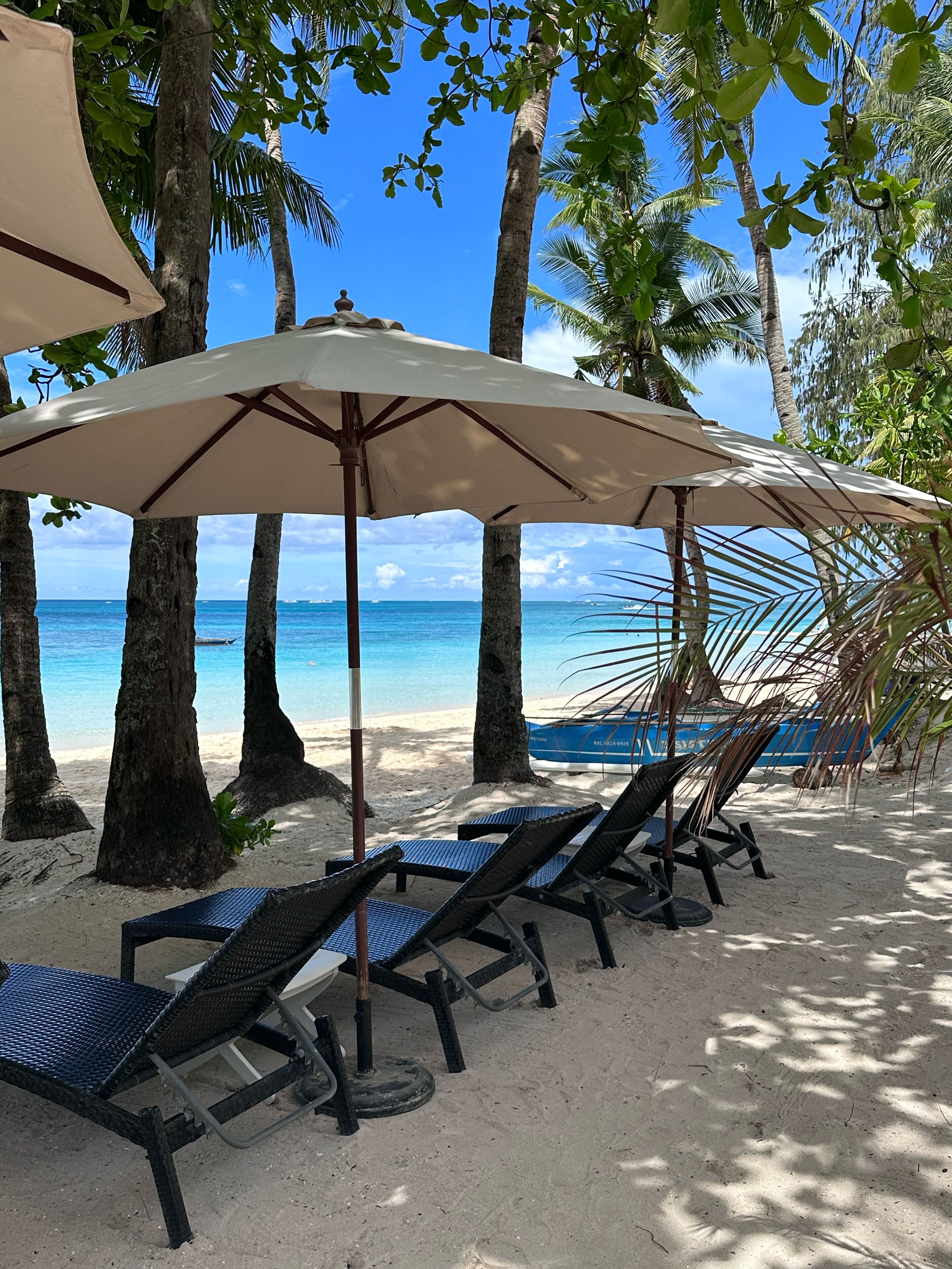 Ubicación a pie de playa y arena blanca