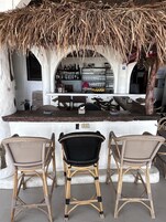 Se sirven desayunos, almuerzos y cenas (con vistas a la playa) 