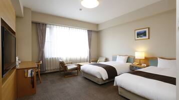 办公桌、免费 WiFi、床单