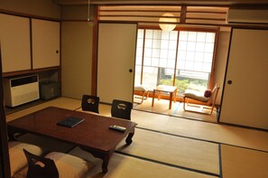 Traditionellt rum (Japanese Style) | Vardagsrum | Tv