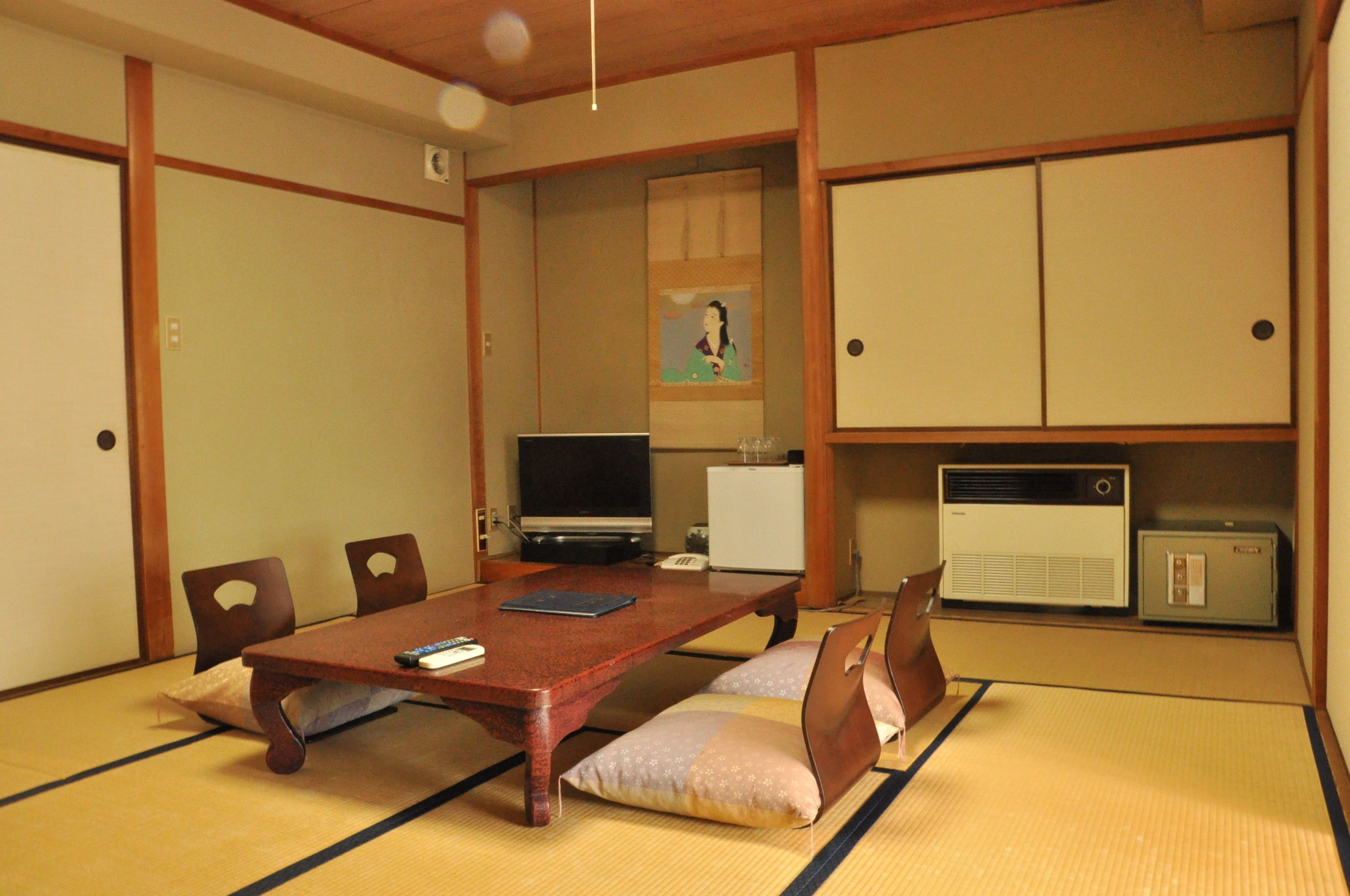 Japanese Style Room | In-room safe