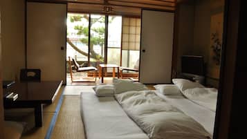 Japanese Style Room | In-room safe