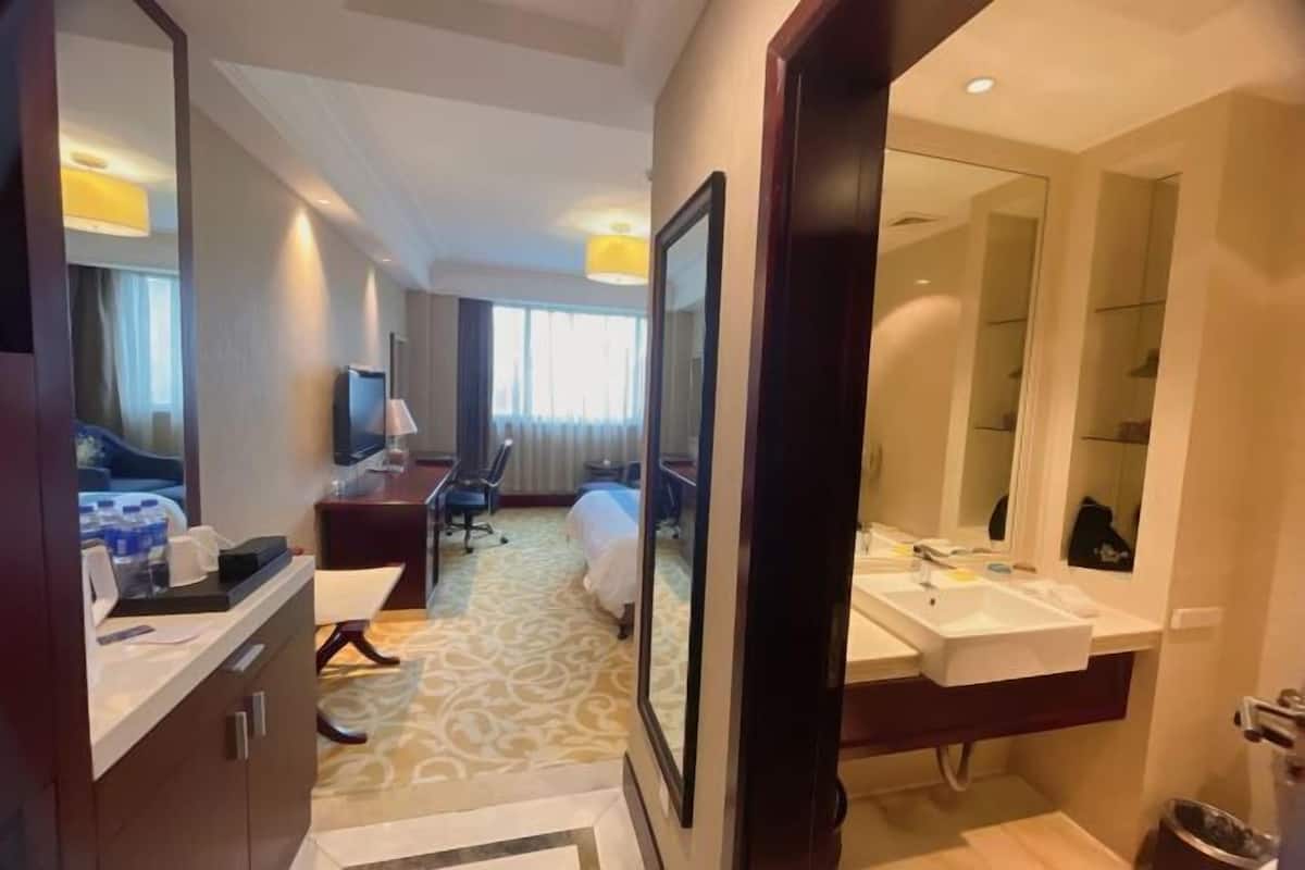 Premium bedding, minibar, in-room safe, desk