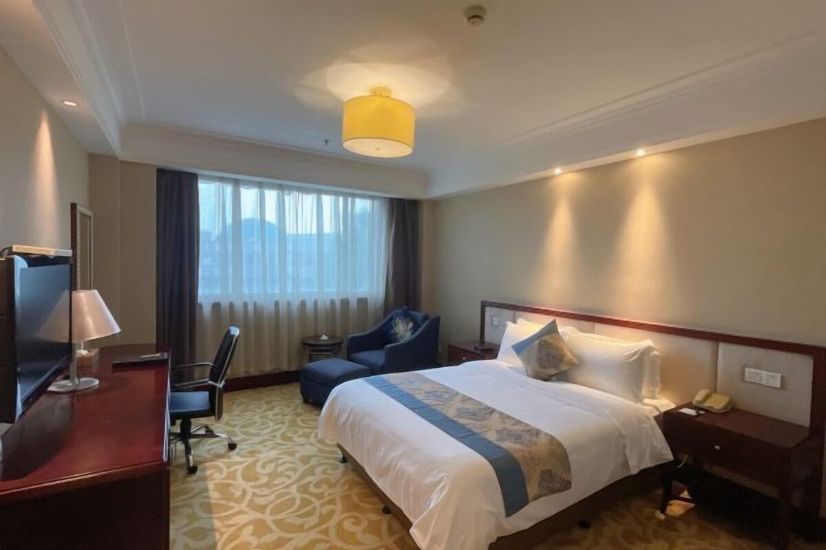 Premium bedding, minibar, in-room safe, desk
